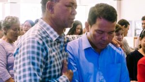 Photo of Khmer praying